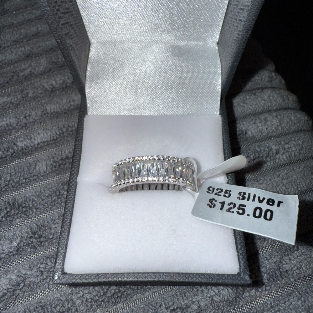 Elegant 925 Silver Band Ring